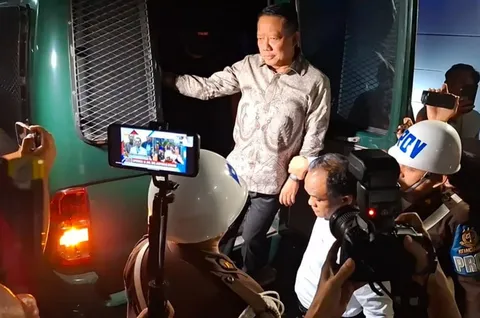 KPK: Febrie Adriansyah Kenakan Rompi Tahanan saat Registrasi